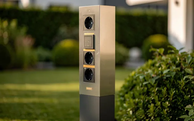Energiesäule mit Steckdosen